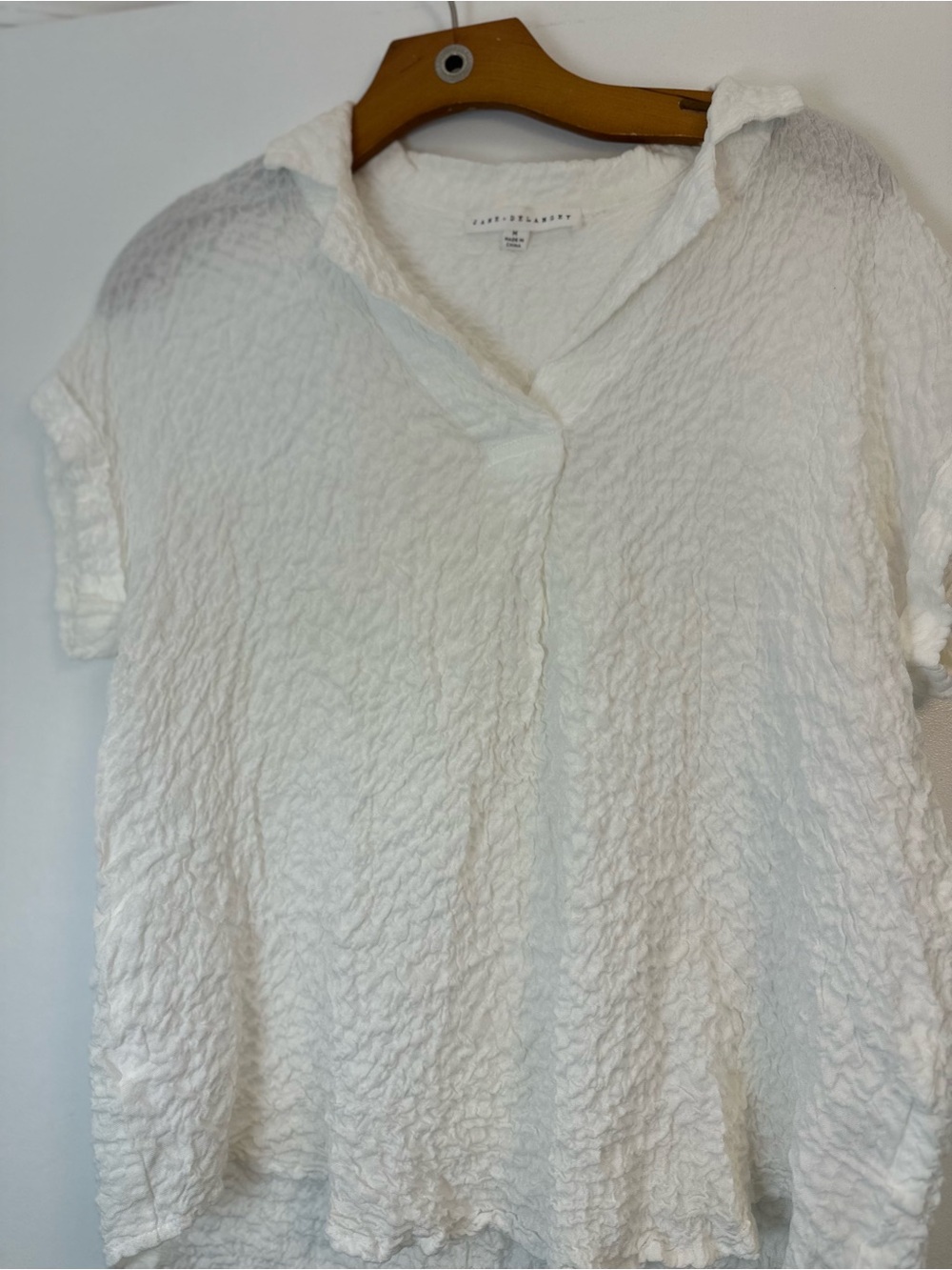 Jane and Delancey White Crinkled Short-Sleeve V-Neck Top